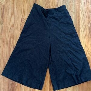 Cropped wide leg trousers. Very soft and comfortable!